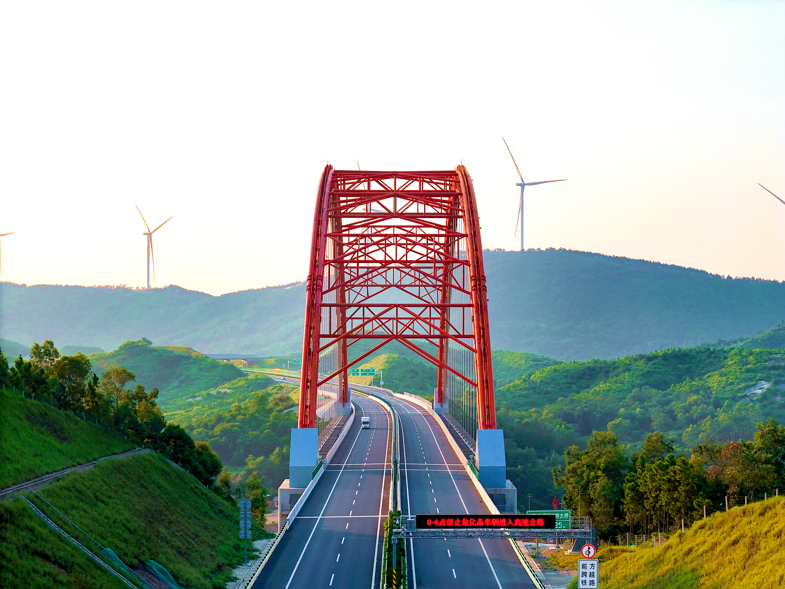 通車后的平陸運(yùn)河舊州特大橋.png